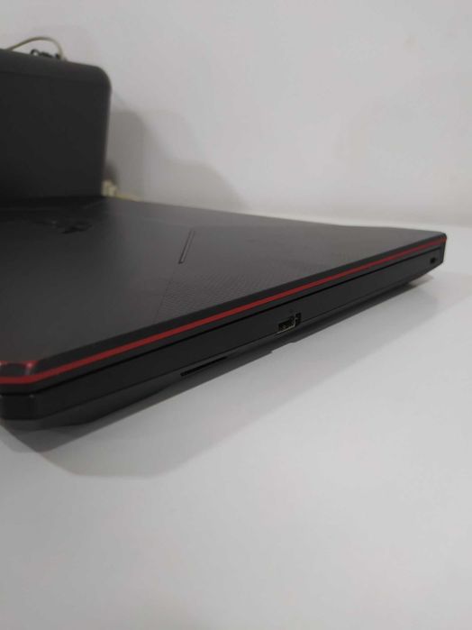 Asus TUF Gaming A15 FA506IU-R54AT6PB1 Ryzen 5 GTX 1650Ti Não liga