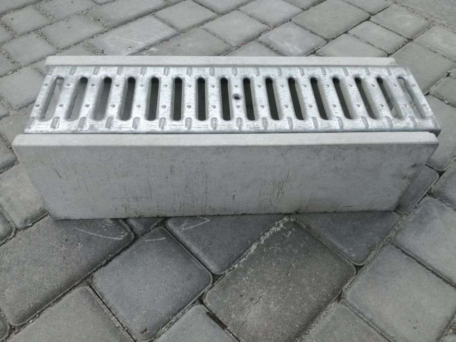 Бруківка.Старе місто, Римський камінь