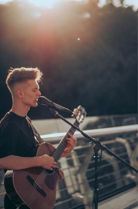 Викладач гітари/вокалу Київ/Центр