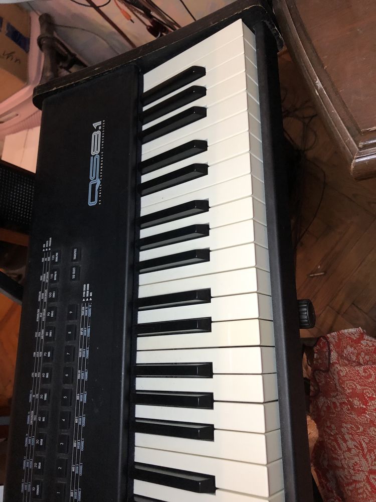 Alesis QS8.1 синтезатор 88 клавішів молоточкові