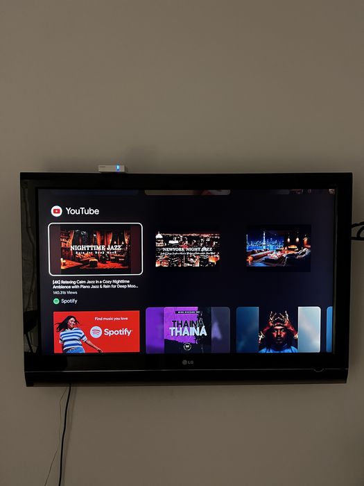 TV LG 55” em ótimo estado + Box Smart TV incluída