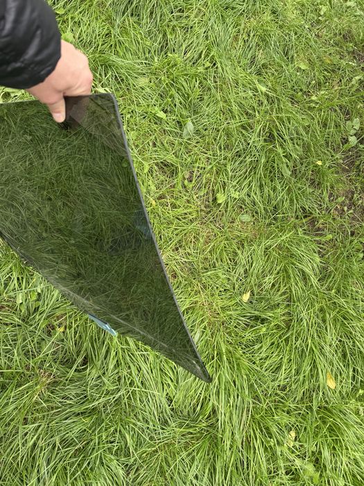 Rivian R1T скло заднє праве