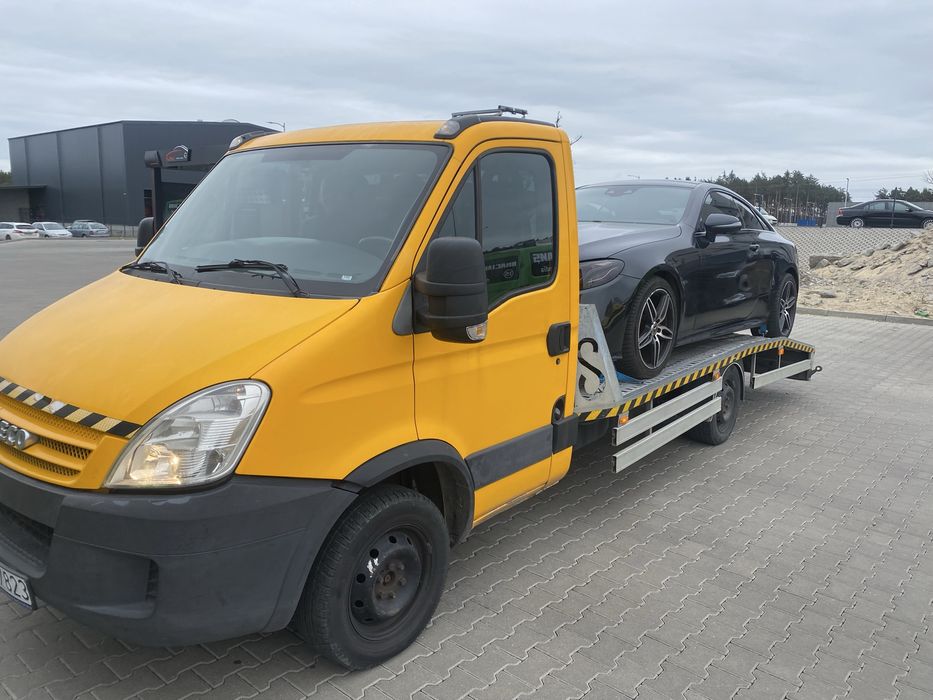 Usługi transportowe autolaweta 7/24 holowanie pomoc drogowa transport