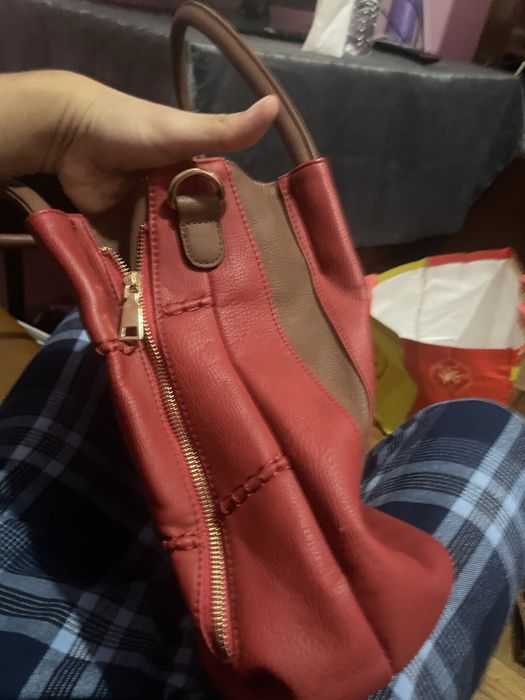 Mala CH vermelha com carteira pequena – excelente estado