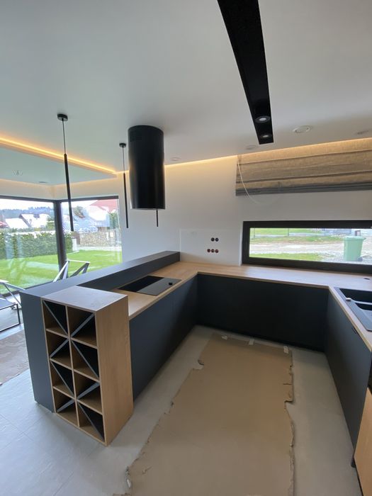 Meble na wymiar/Projekt mebli/Składanie/Montaz mebli/