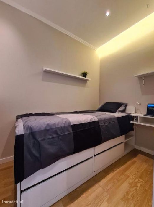 717814 - Quarto individual em T3 jovem e bem...