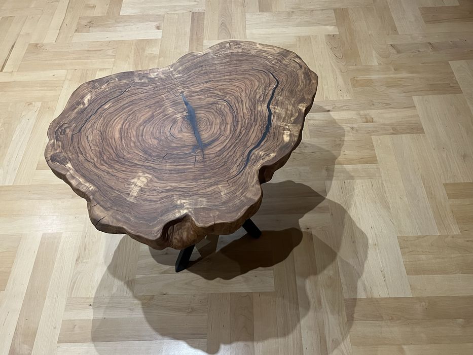 Ekskluzywny Duży Stolik kawowy z blatem z drzewa oliwnego