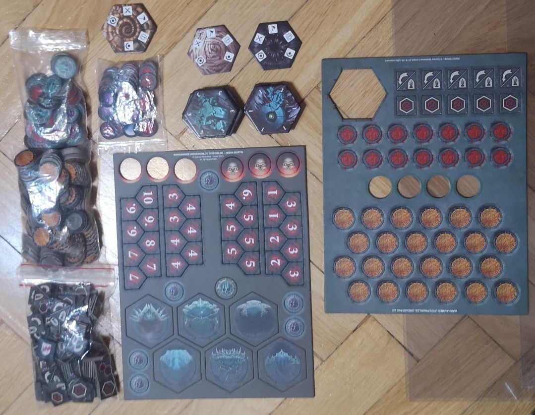 Zestaw akcesoriów (kości, plansze i in.) do Warhammer Underworlds /WHU