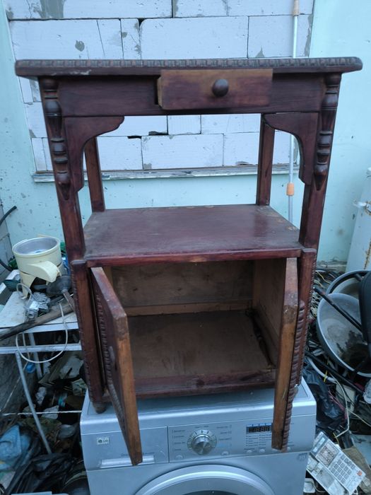 Продам антикварную тумбочку