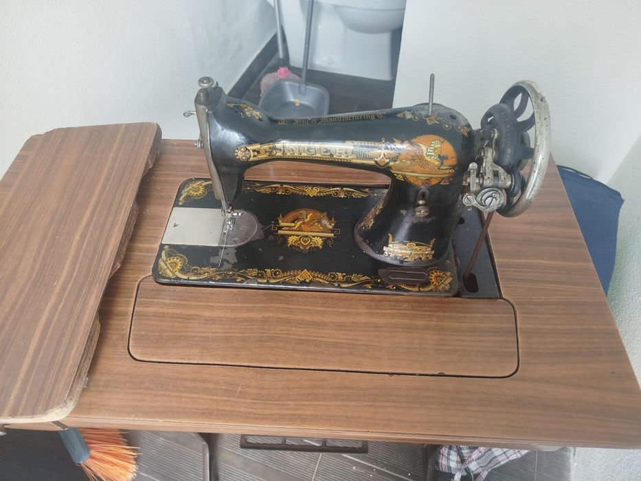 Máquina de costura Singer antiga