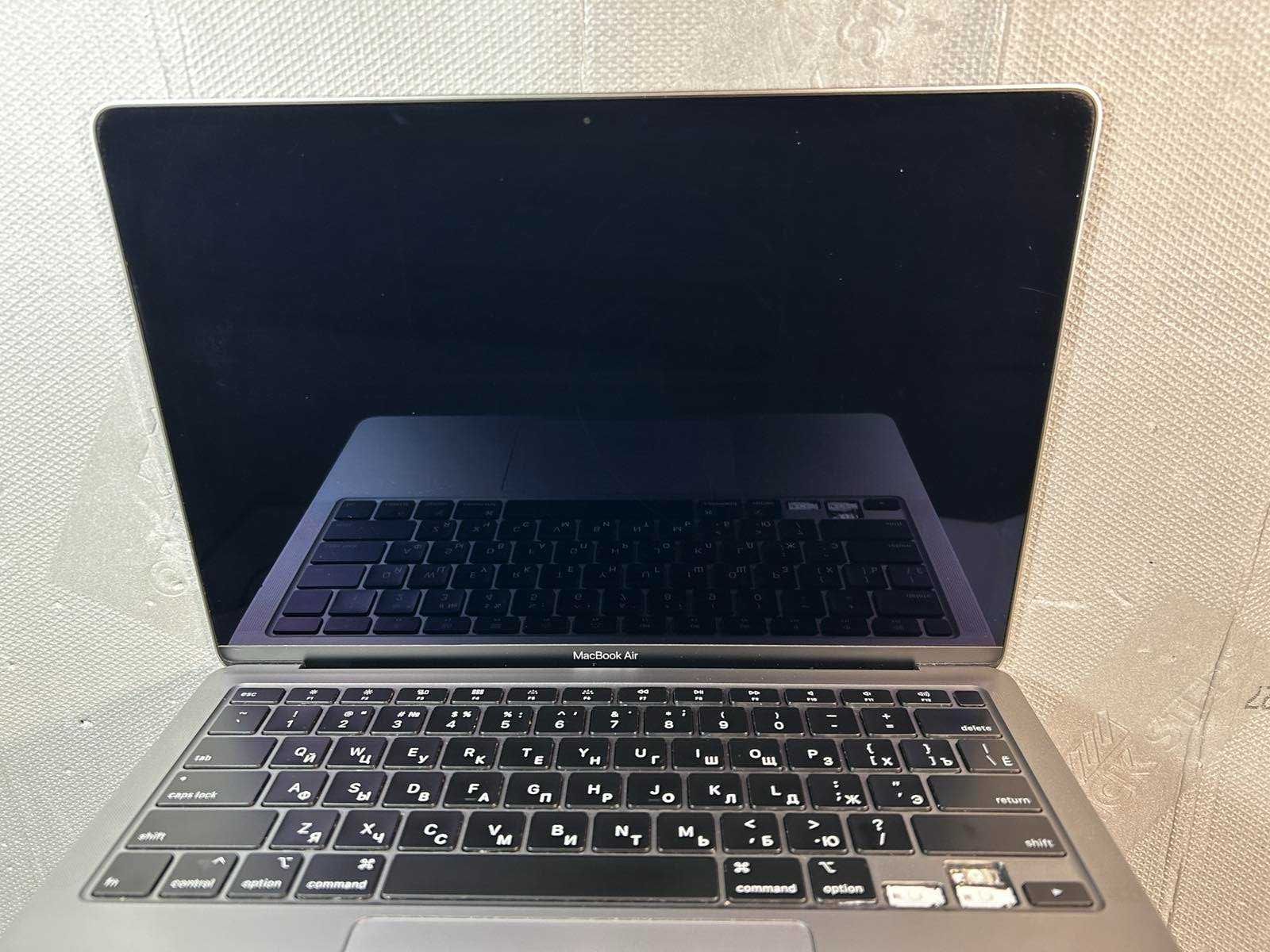 Macbook Air A2179 (2020) не включается.