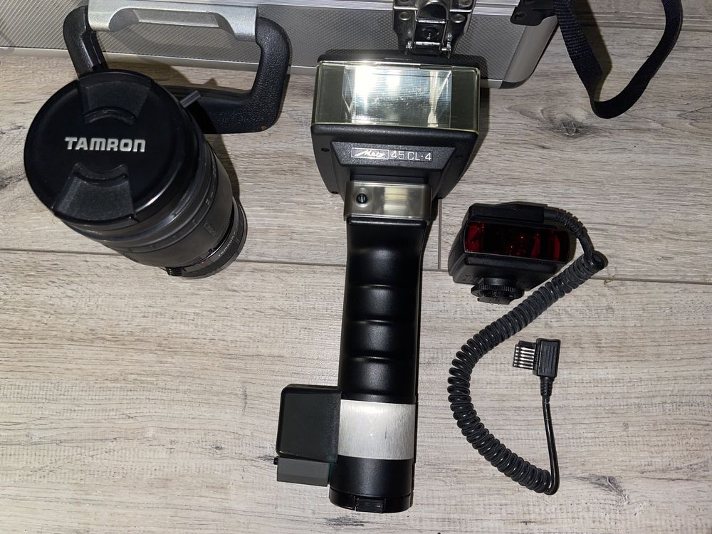 Aparat analogowy Nikon Tamron F50 komplet walizka obiektyw lampa Metz
