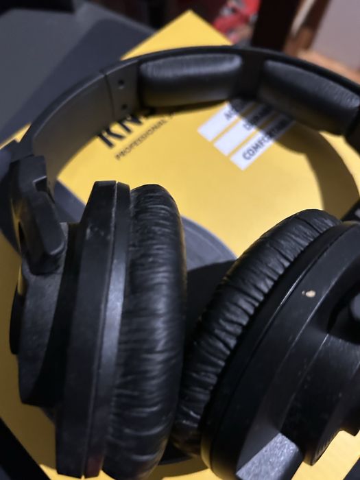 Hedfones de studio krk 6400