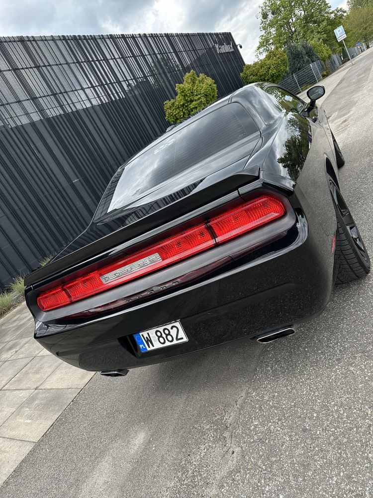 Dodge Challenger Hemi V8 all BLACK