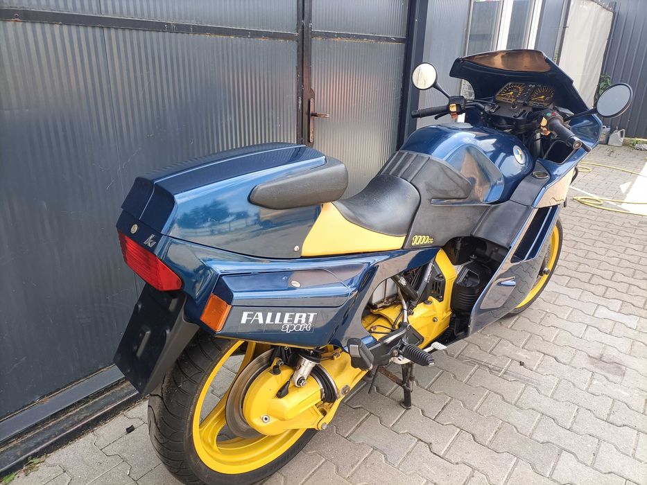 BMW K1 z dokumentami