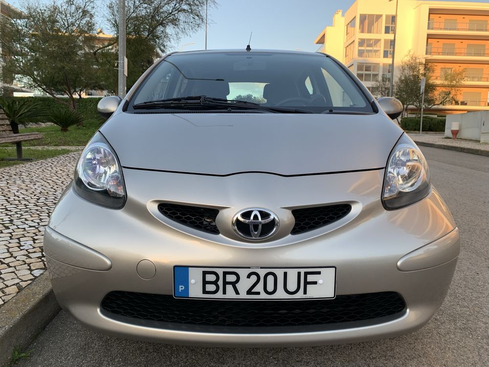 Toyota Aygo 68 cv * 128 mil km * Multimídia * Bancos Péle/Veludo * AC