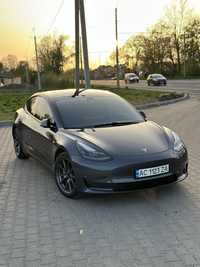 Tesla Model 3 2021 рік