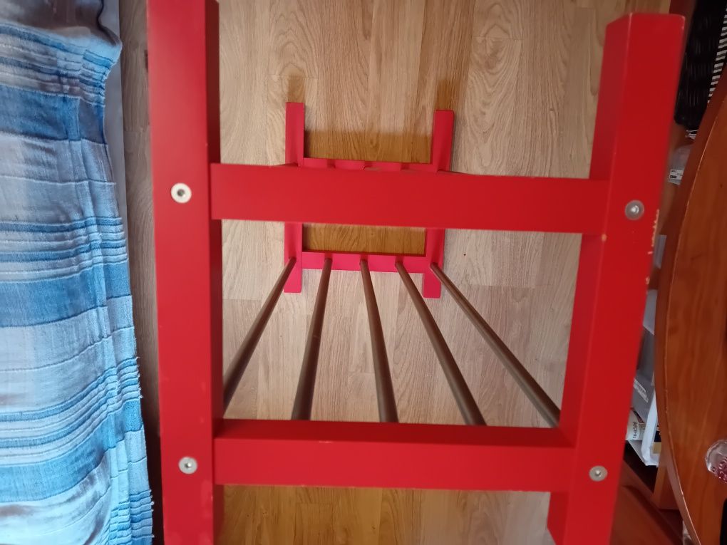 Sapateira ikea vermelha