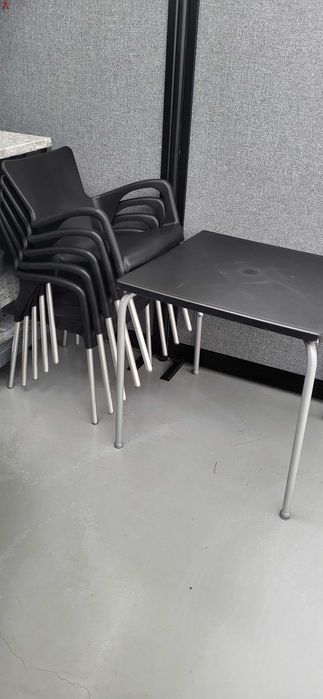 Vendo conjunto mesa e cadeiras