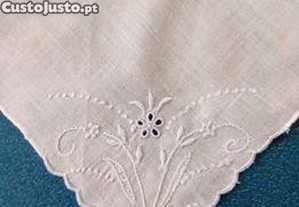 3 lenços bordados à mão muito antigos *