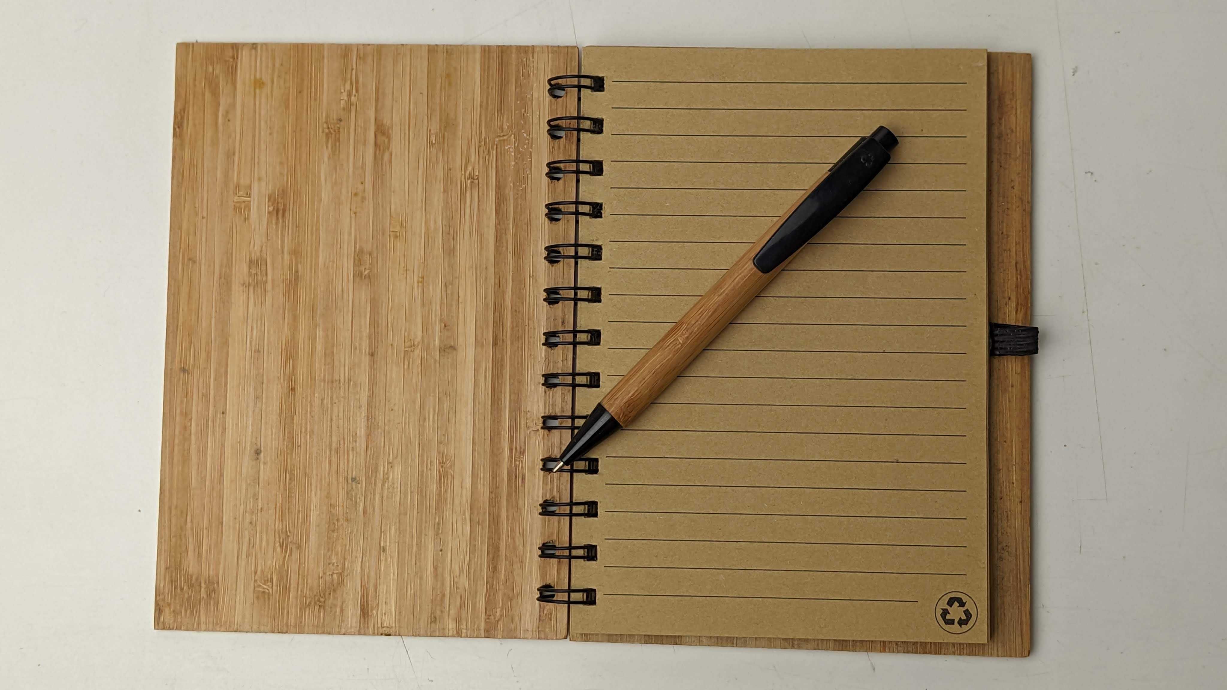 Caderno de Bambo com caneta
