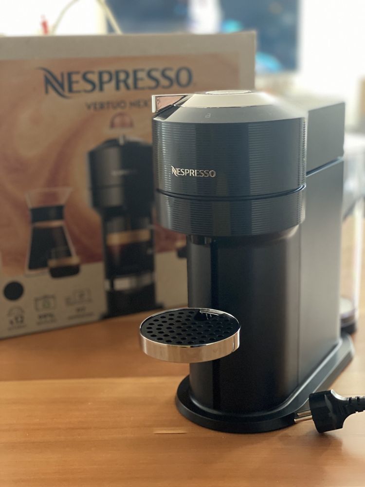 Maquina cafe Nespresso Vertuo Next Preto