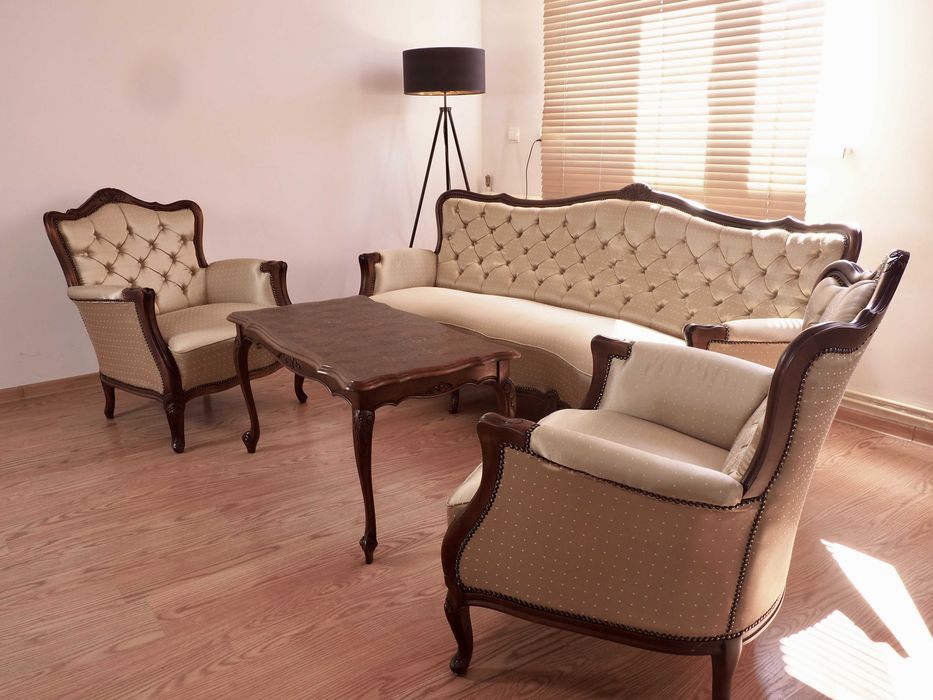 Odrestaurowane: sofa, 2 fotele i ława w stylu ludwikowskim.