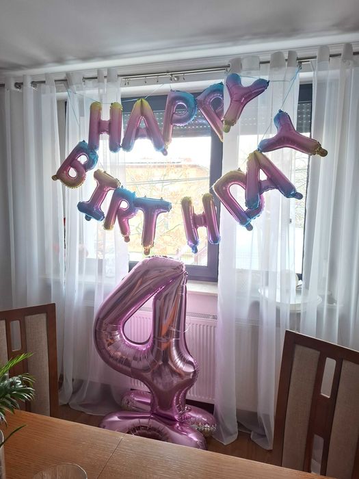 Napis happy birthday i cyfra 4