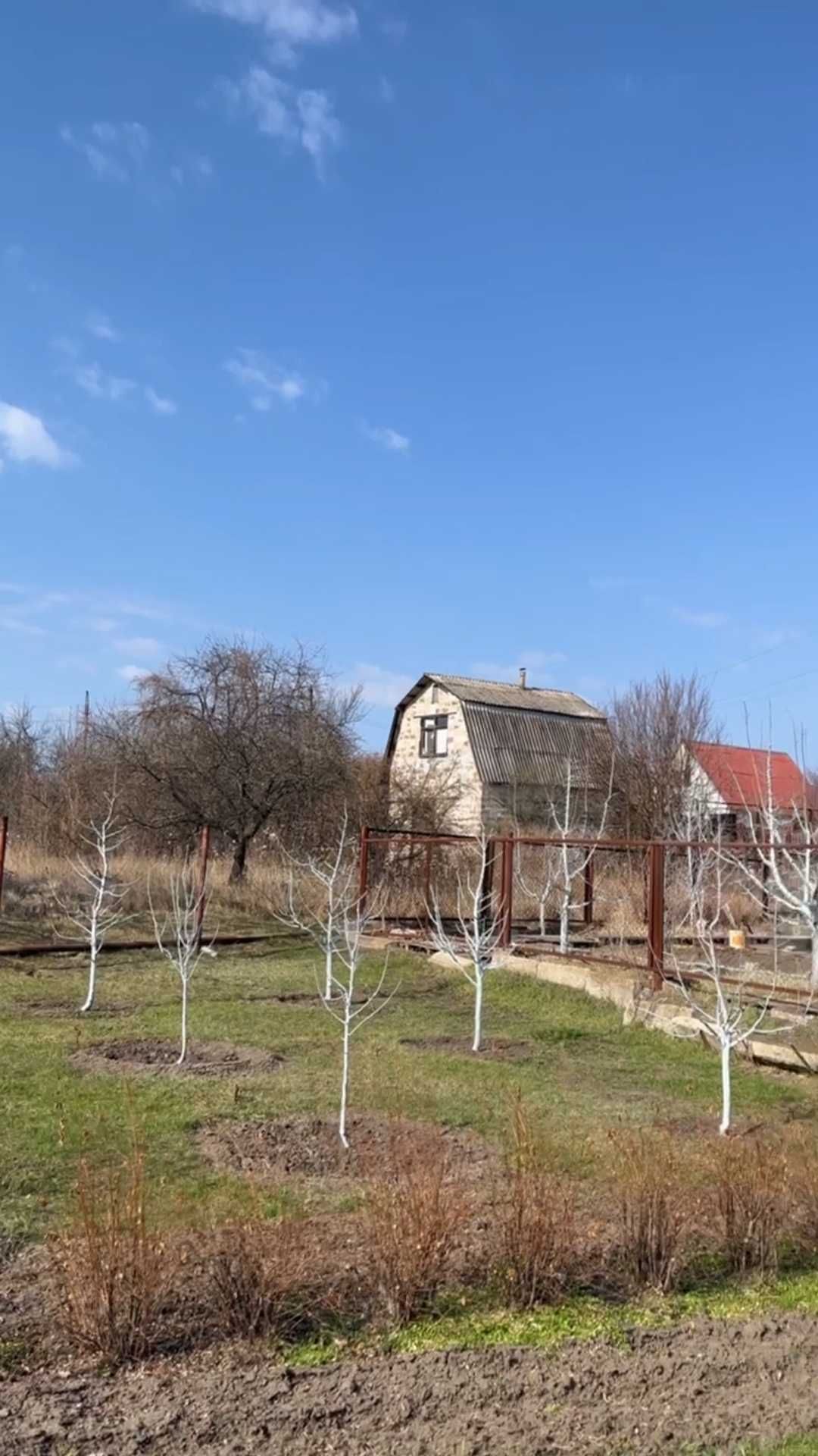 Дача для рыбалки и отдыха на берегу.