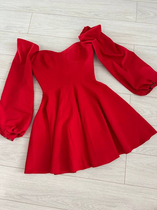 Сукня в червоному кольорі