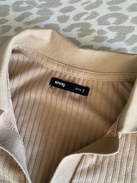 Cienki sweterek z kołnierzykiem Sinsay