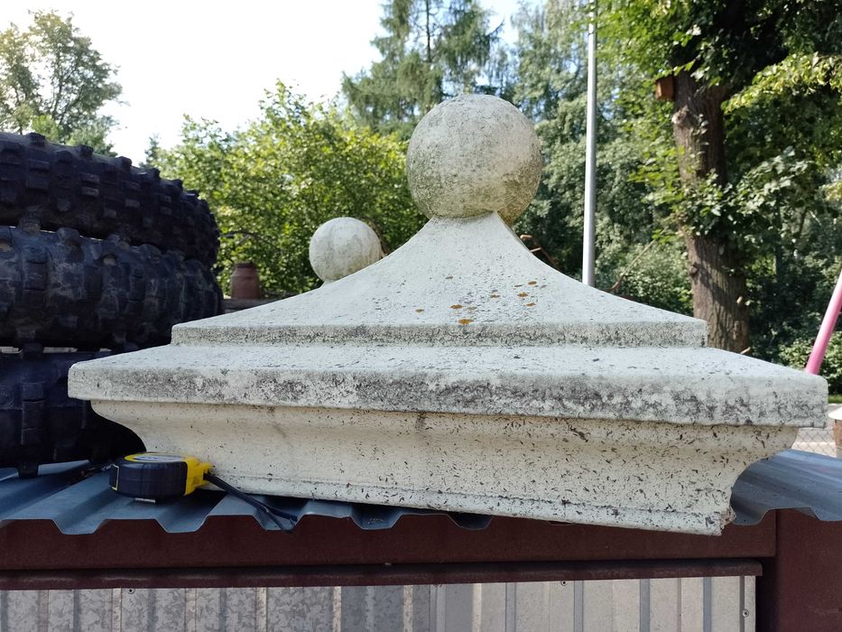 filary tralki balustrady daszek czapa piaskowiec