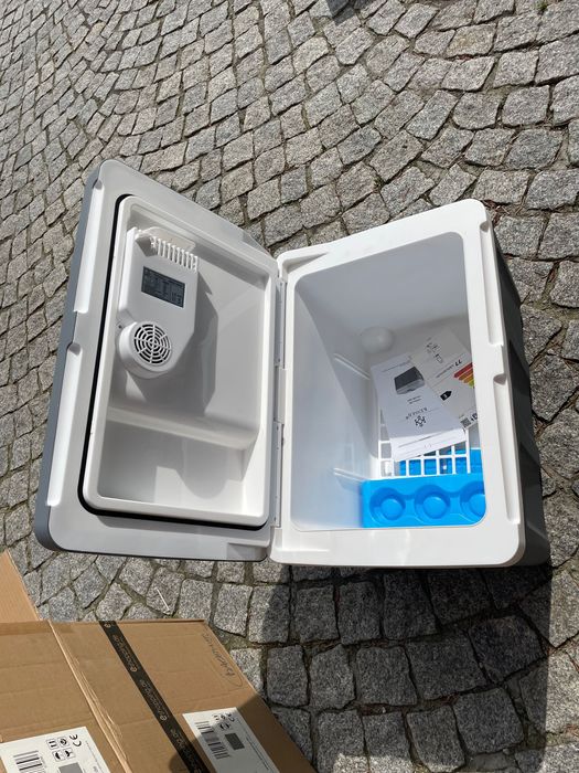 Lodówka turystyczna 40l z kółkami 12 i 230 V do samochodu, na kemping