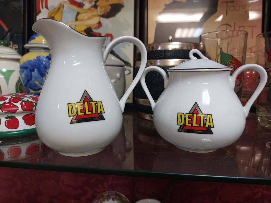 Conjunto de bule e leiteira Delta platina