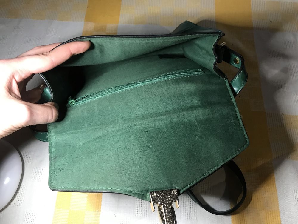 Зелена сумка через плече