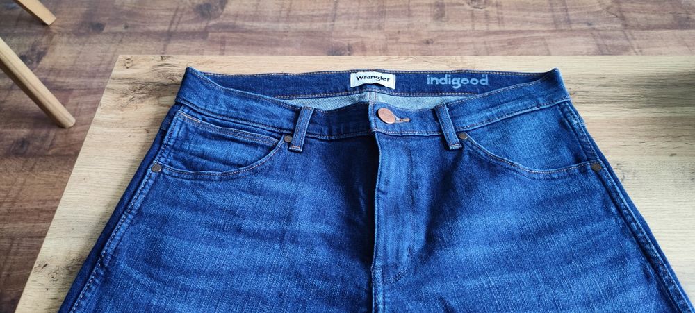 Jeansy Wrangler Larston