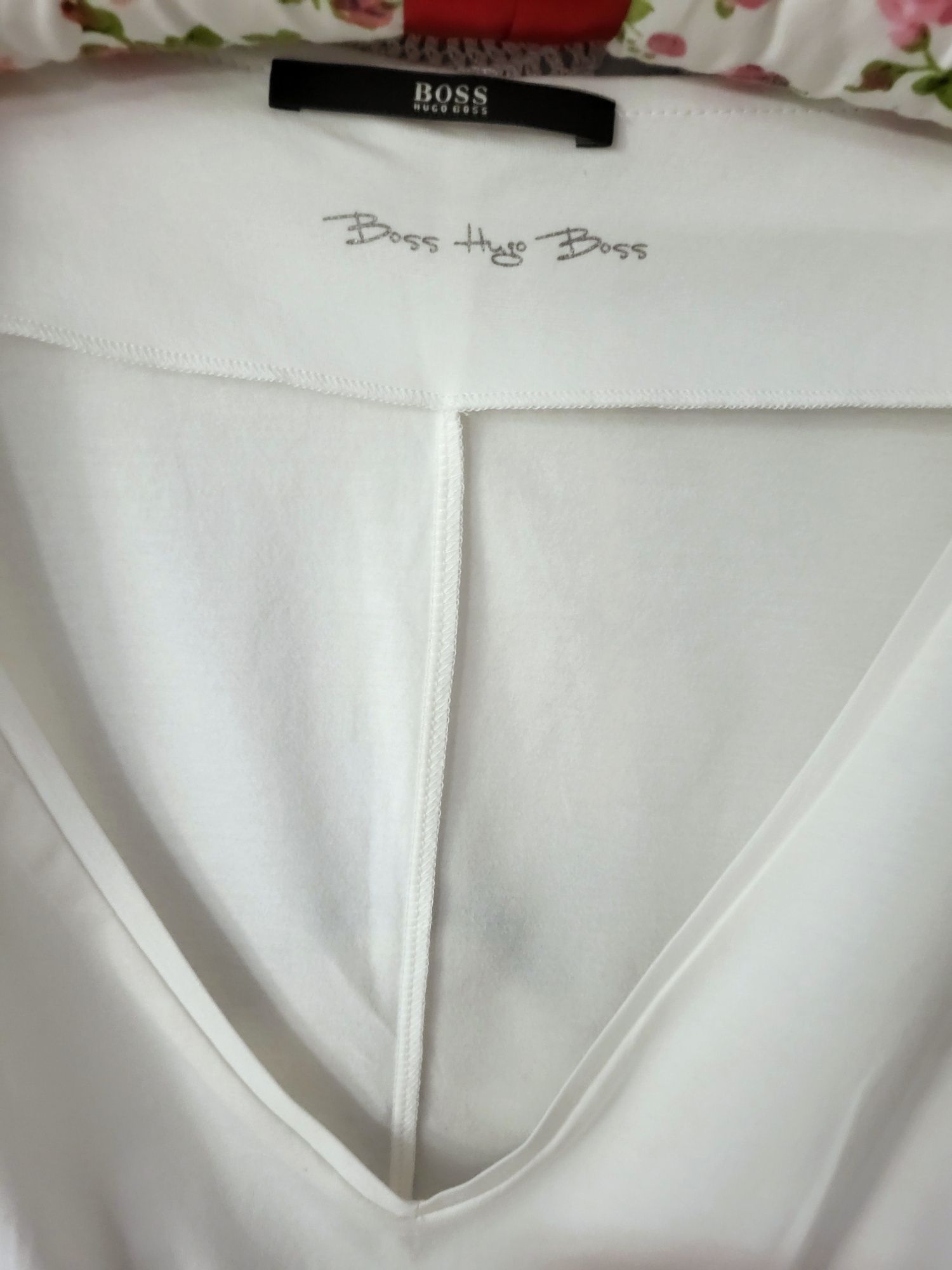 Bluzka biała Hugo Boss r. XL 42, dekolt V neck serek karo święta