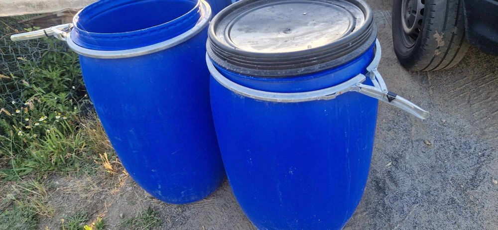 Bidoes com tampa e ar