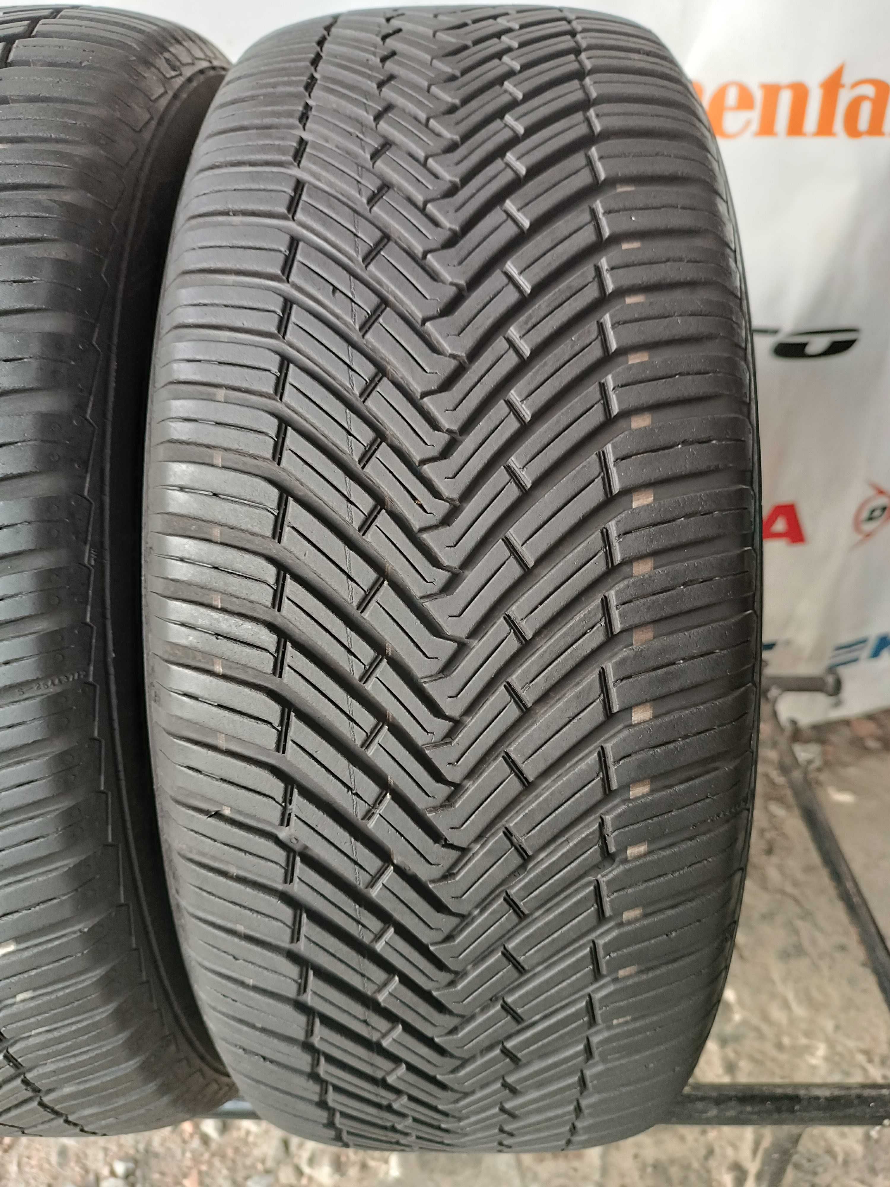 Всесезонні шини 235/55 R18 Continental all season contact 2022рік
