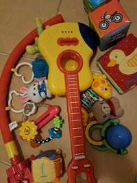 Zestaw zabawek dla niemowlaka grzechotka gitara króliczek książeczka