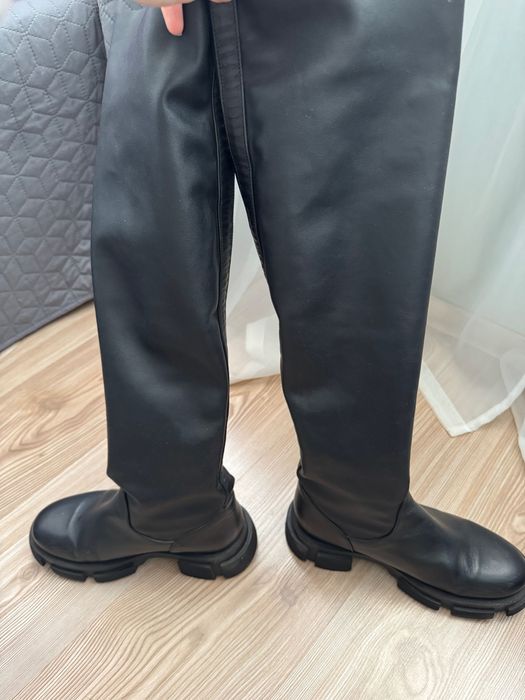 Чоботи, ботфорти, натуральна шкіра, тракторна подошва.