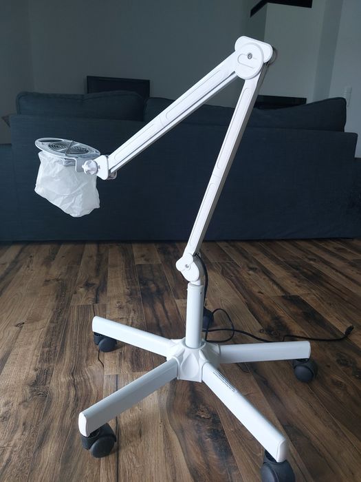 Mobilny pochłaniacz pyłu do pedicure