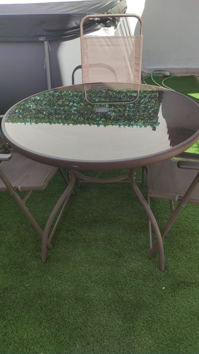 Mesa e cadeiras exterior