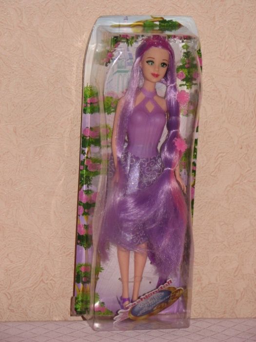 Лялька модниця Fashiondoll Ультрадовге фіолетове волосся з гребінцем