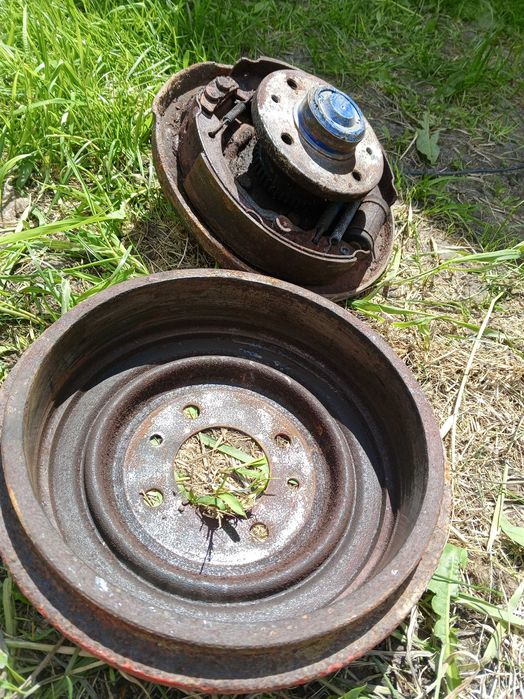 Гальмівні барабани.