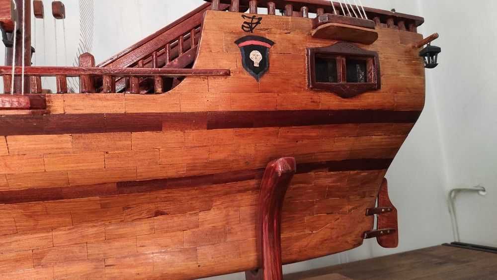 Vendo caravela reliquia em madeira com mais de 1 METRO