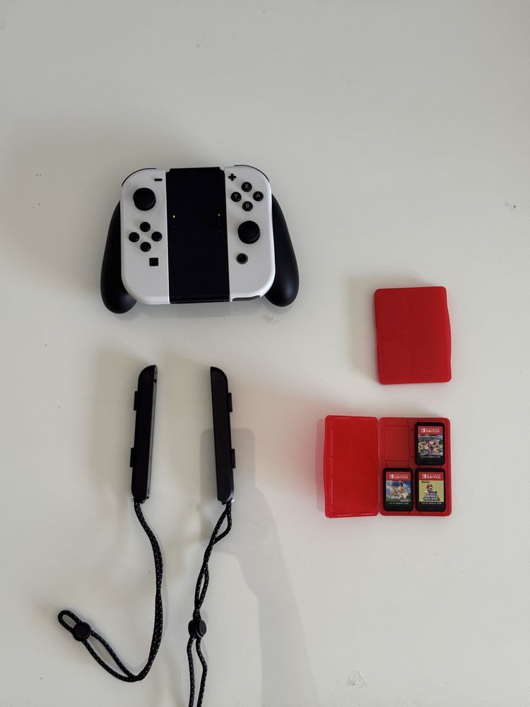 Nintendo Switch OLED - Pack 3 jogos + capa