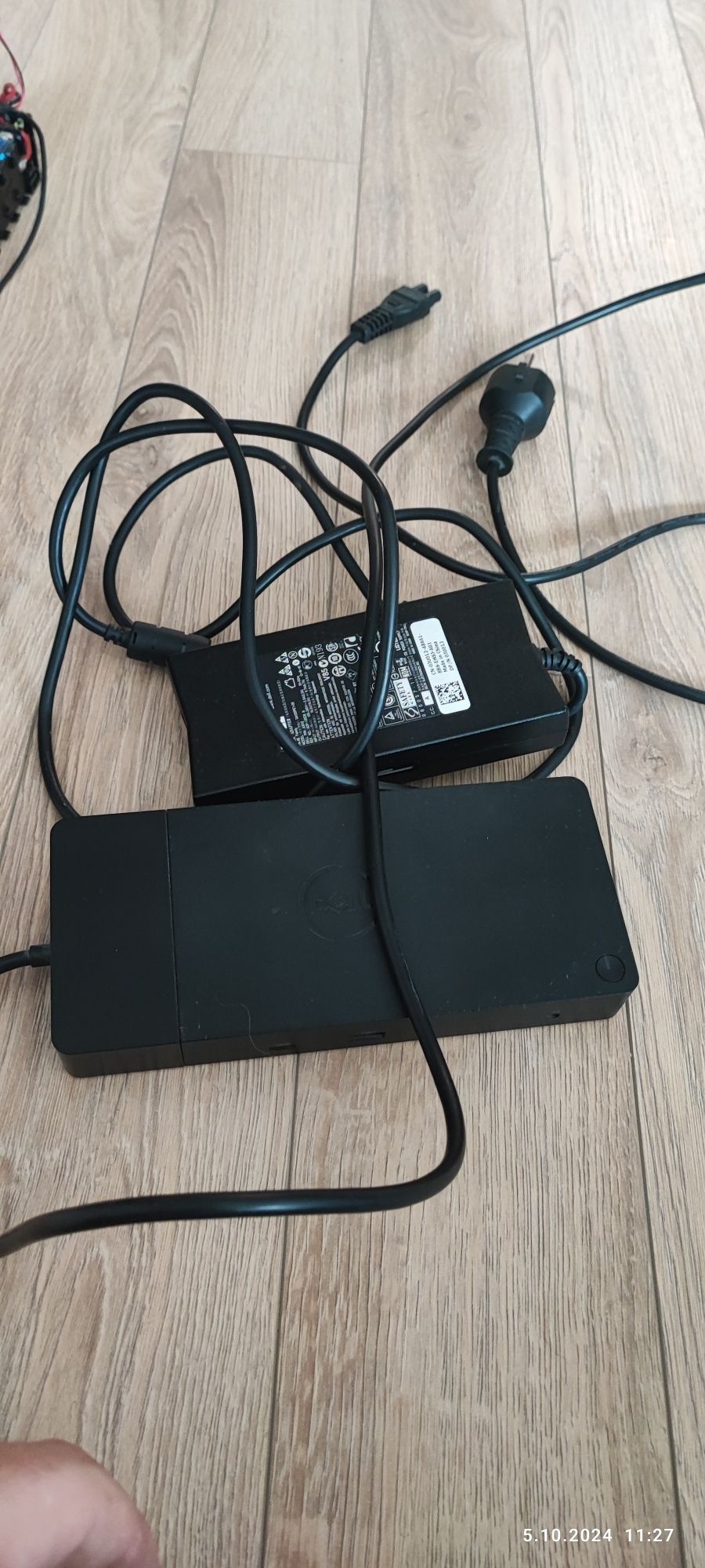 Stacja dokująca DELL Dock WD19 + zasilacz.