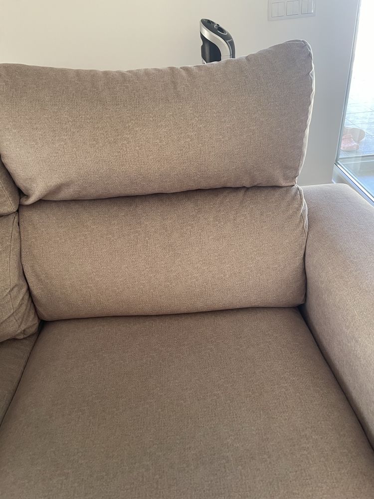 Sofa beje 3 lugares com chaise longue