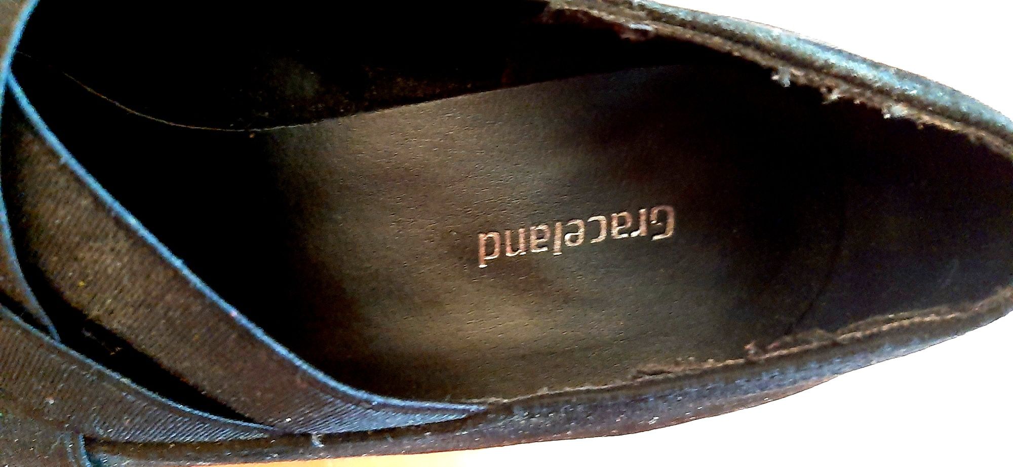 Продам гарні замшеві туфлі Graceland